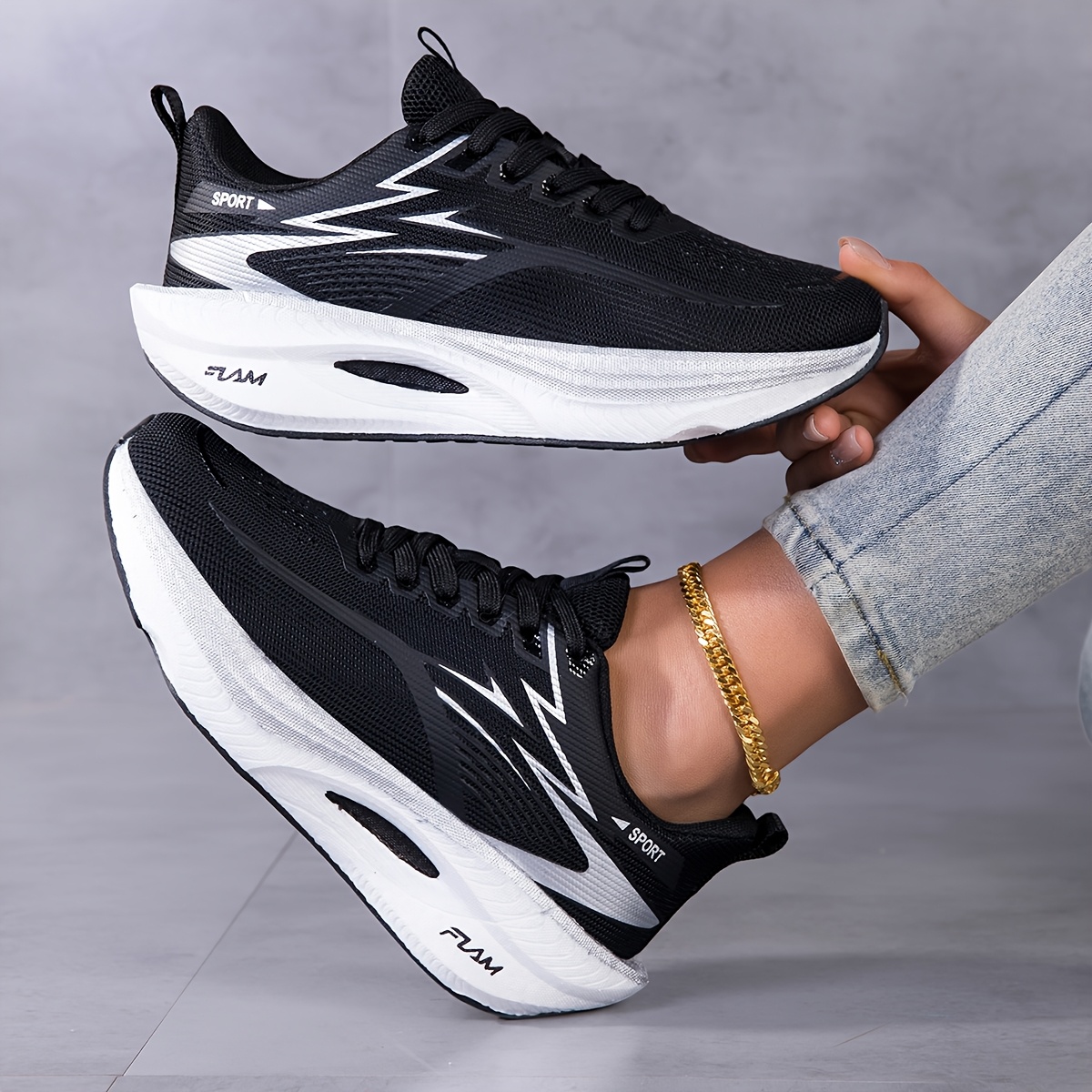 أحذية رياضية نسائية خفيفة الوز - مراجعة Running Gear For Women وسعره