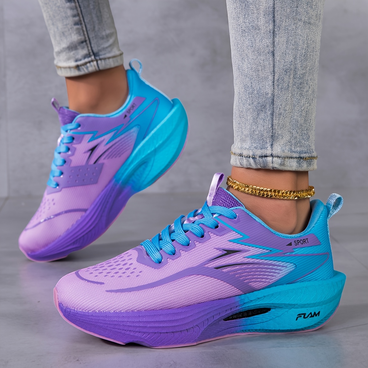 أحذية رياضية نسائية خفيفة الوز - مراجعة Running Gear For Women وسعره